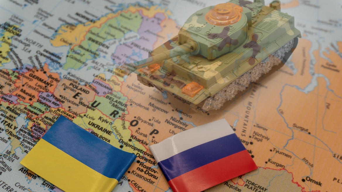 Ουκρανία: Πώς Δύση και Ρωσία βούλιαξαν τη «βάρκα της ειρήνης»