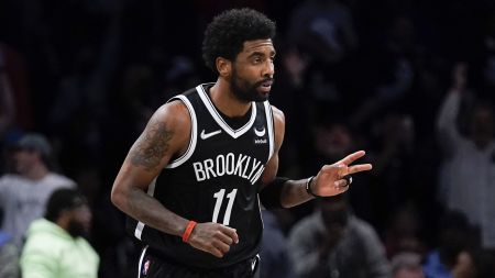 Τα… γύρισε ο Ίρβινγκ μετά την τιμωρία: Απολογήθηκε στην εβραϊκή κοινότητα