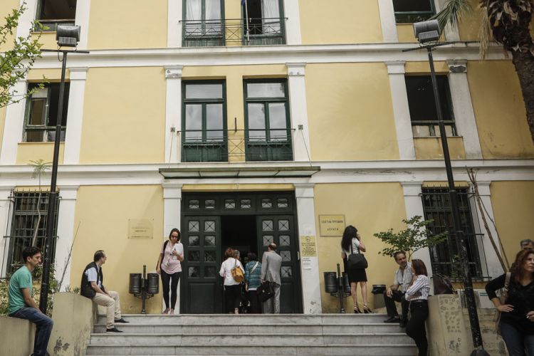 Σεπόλια: Στην Ευελπίδων οι δύο συλληφθέντες για τον βιασμό της 12χρονης