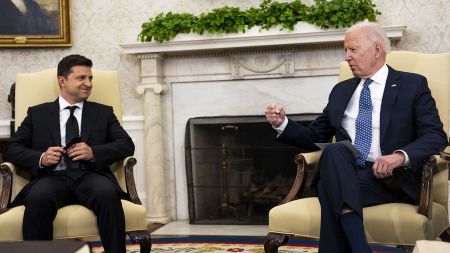 Washington Post: ΗΠΑ καλούν Ζελένσκι να είναι ανοικτός σε διάλογο με τη Ρωσία