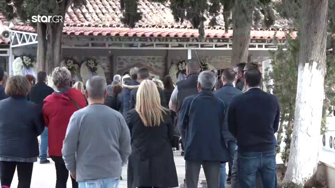 Μάνδρα: Σκηνές αρχαίας τραγωδίας στην κηδεία του 17χρονου