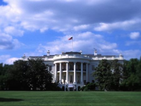 Βόμβα Χαράρι: Ισως οι τελευταίες δημοκρατικές εκλογές στην ιστορία των ΗΠΑ αυτές του 2024