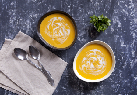 Vegan καροτόσουπα με κρέμα καρύδας