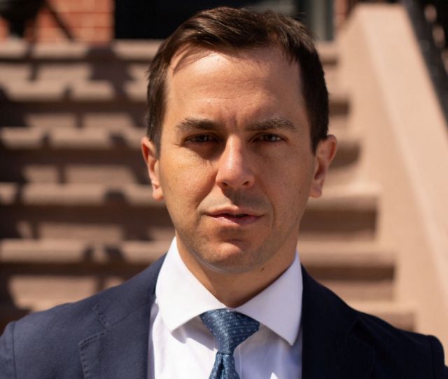 Οι δύο Μενέντεζ της Γερουσίας και της Βουλής