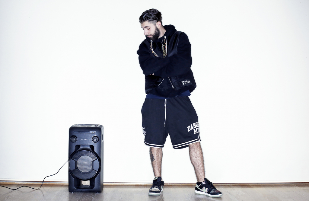 O Lil Koni σηκώνει ανάστημα