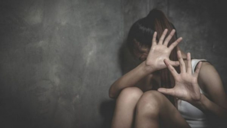 Θήβα: 31χρονος βίαζε την 11χρονη κόρη του σε δομή φιλοξενίας