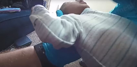 ΗΠΑ: Αστυνομικοί κάνουν ΚΑΡΠΑ και σώζουν βρέφος που σταμάτησε να αναπνέει – Δείτε βίντεο
