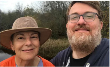 Έγινα μητέρα στα 62 μου – Τη μέρα που ο γιος μου χτύπησε την πόρτα