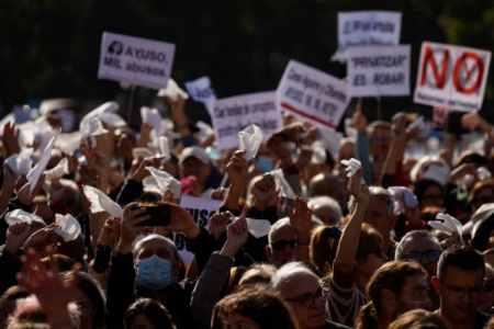 Ισπανία: Μαζικές διαδηλώσεις υπέρ της δημόσιας υγείας