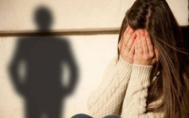 Βόλος:  «Δεν θα ζήσεις παλιοκόριτσο» – Συνελήφθη 50χρονος που απειλούσε την κόρη του