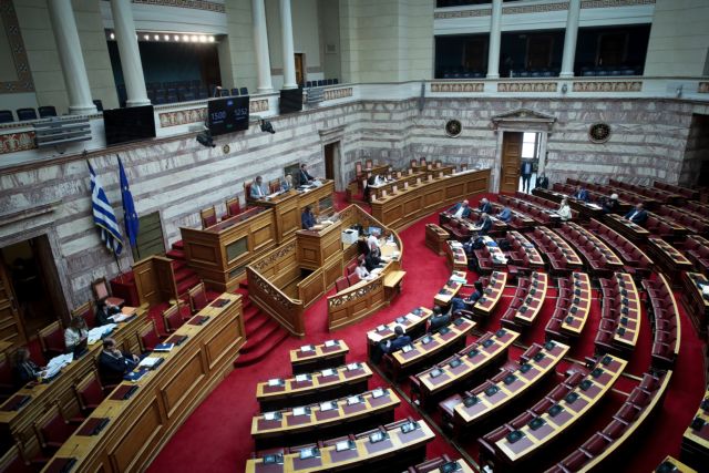Βουλή: Πέρασε η τροπολογία για τα υπερκέρδη από τους προμηθευτές ηλεκτρικής ενέργειας