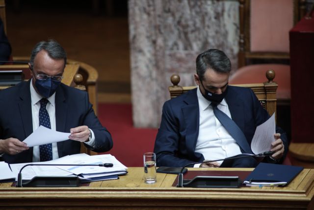 Στρίβειν δια της οικονομίας η κυβέρνηση – Εφεδρείες για νέα μέτρα το 2023