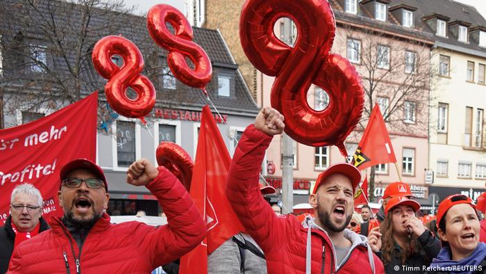 Γενναίες μισθολογικές αυξήσεις σε εποχές κρίσης