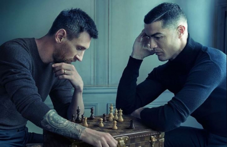 Η κορυφαία φωτογραφία όλων των εποχών: Μέσι και Ρονάλντο παίζουν σκάκι μαζί