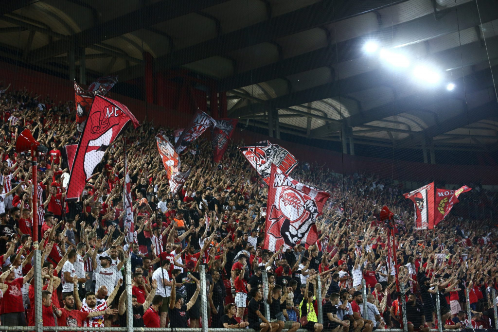 Θύρα 7: «Στηρίζουμε όλοι τα τμήματα Κολύμβησης, Στίβου και Πινγκ Πονγκ»