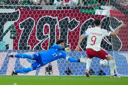 Μεξικό – Πολωνία (0-0): Ο Οτσόα έπιασε πέναλτι και ο… Μέσι ελπίζει