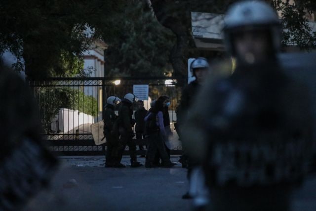 Προσφυγικά: 78 συλλήψεις – 7 τραυματίες αστυνομικοί