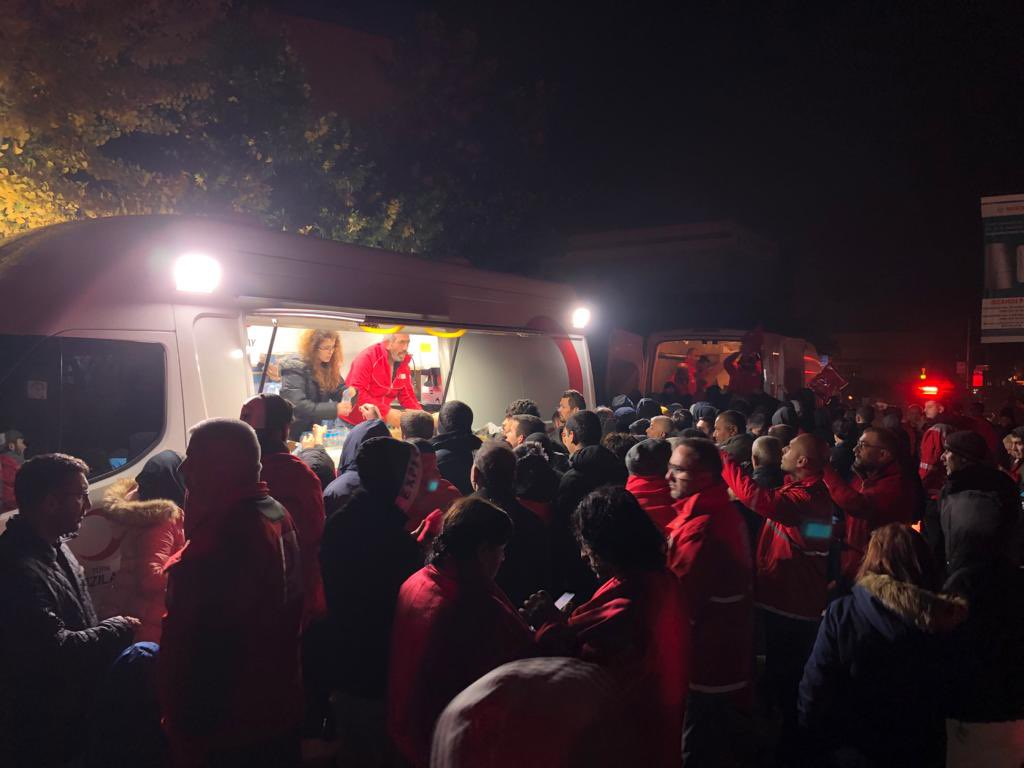 Τουρκία: Η στιγμή που «χτυπά» ο Εγκέλαδος – Δεκάδες τραυματίες, ζημιές και τροχαία