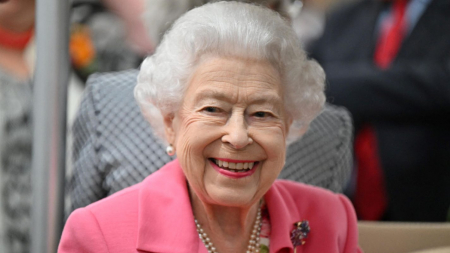 Βασίλισσα Ελισάβετ: «Έδινε κρυφά μάχη με τον καρκίνο» λέει ο βιογράφος της