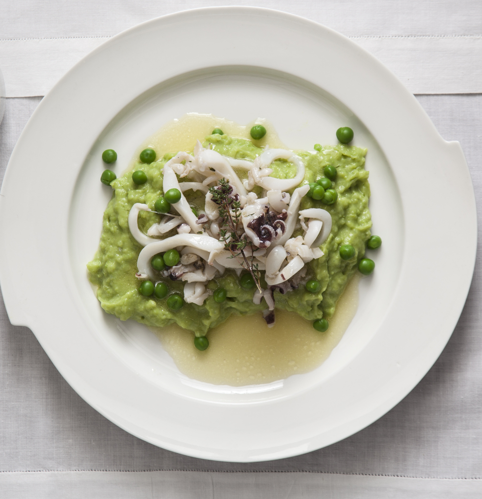 Σουπιά με πουρέ αρακά