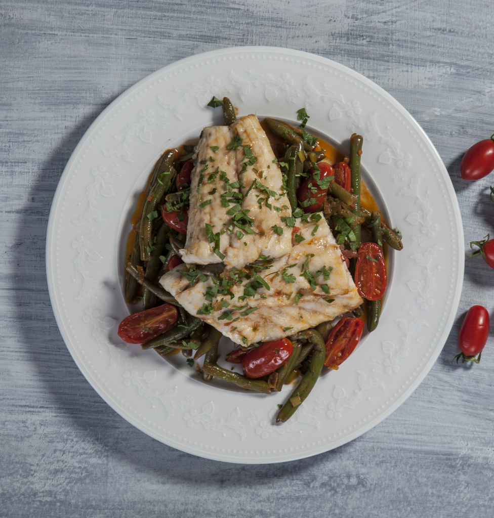 Φασολάκια λαδερά με ψάρι