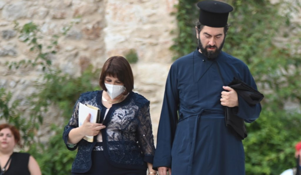 Έφοδος της Οικονομικής Αστυνομίας στα σπίτια του πατέρα Αντώνιου και της πρεσβυτέρας