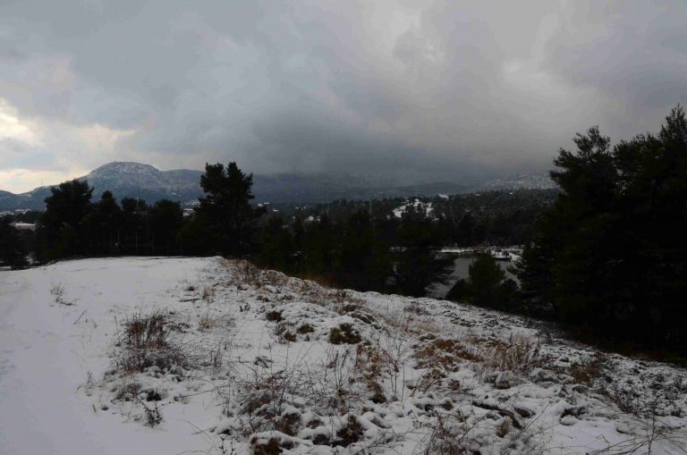 Πάρνηθα: Έπεσαν τα πρώτα χιόνια | tovima.gr