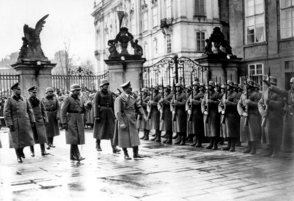 Στο «σφυρί» σπάνια χειρόγραφα του Χίτλερ