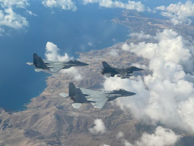 Όταν έχεις να αντιμετωπίσεις 8 τουρκικά μαχητικά