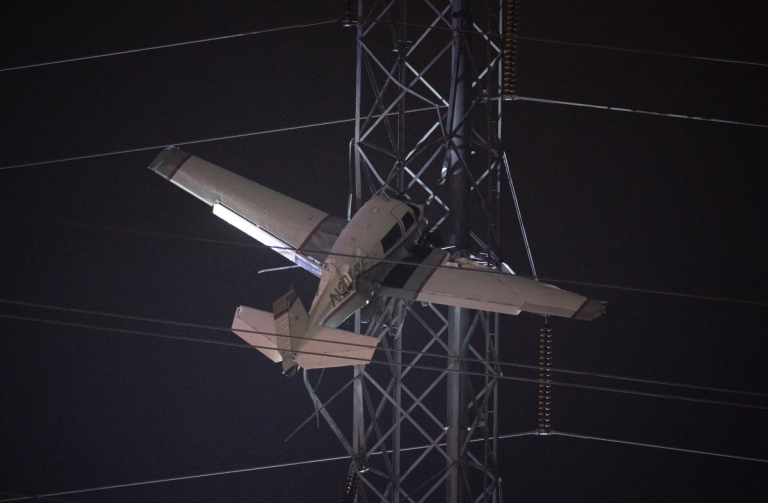 Μικρό αεροσκάφος έπεσε σε πυλώνα ρεύματος στο Μέριλαντ των ΗΠΑ | tovima.gr