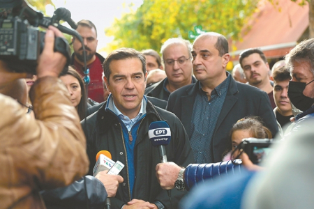 Ο οδικός χάρτης της Κουμουνδούρου προς τις εκλογές