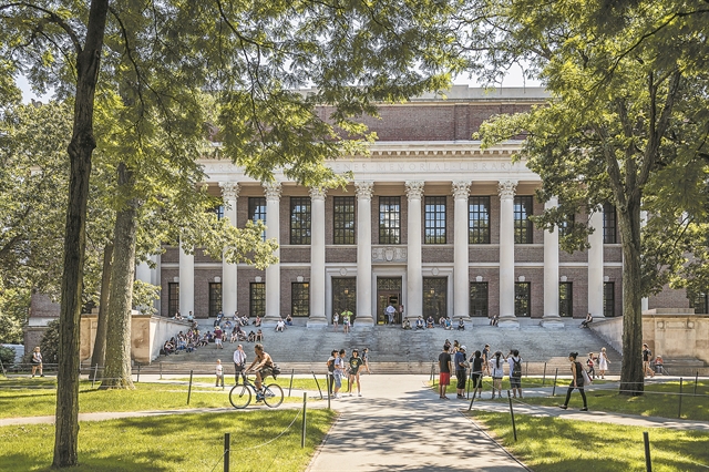 «Απόβαση» των αμερικανικών ΑΕΙ στην Αθήνα