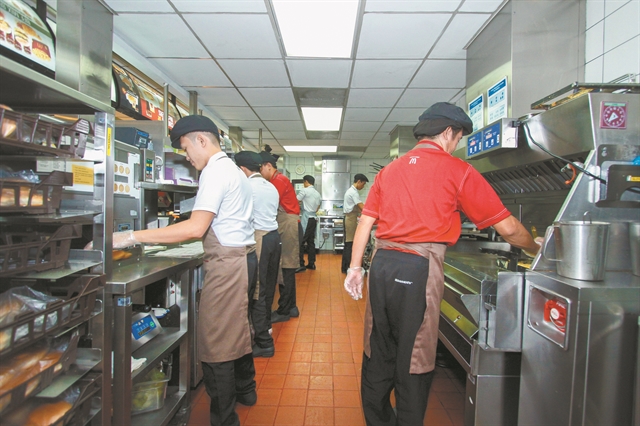 «Σωσίβιο» από τις Φιλιππίνες στις ελλείψεις εργαζομένων