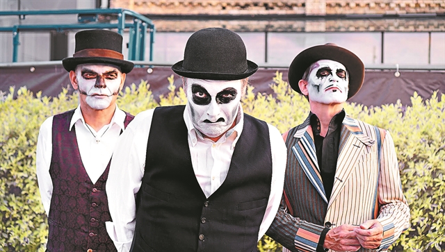 Οι «νονοί» του avant-garde cabaret στην Αθήνα