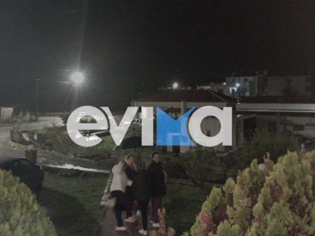 Σεισμός στην Εύβοια: Στο δρόμο για δεύτερη νύχτα οι κάτοικοι στους Ζάρακες