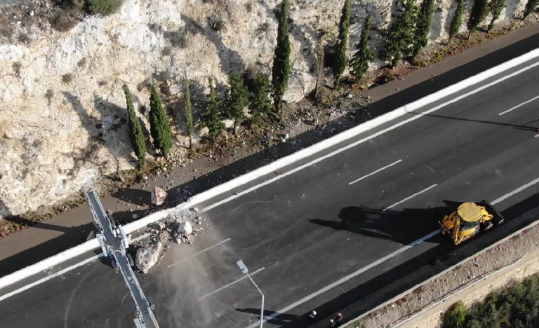 Κακιά Σκάλα: Άνοιξε η εθνική οδός – Από μία λωρίδα η κυκλοφορία | tovima.gr