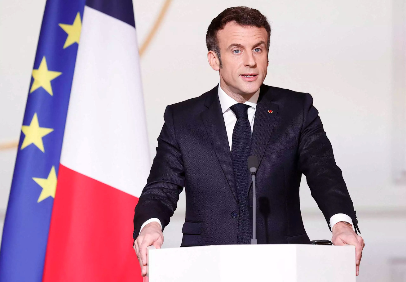 Μακρόν: Προειδοποιεί για επιδείνωση της κατάστασης στο γαλλικό ΕΣΥ