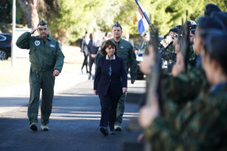 Η Πρόεδρος της Δημοκρατίας  και το αόρατο υποβρύχιο