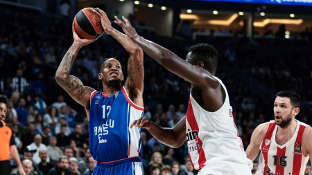 Ο «κακός δαίμονας» του Ολυμπιακού: Βλέπει «ερυθρόλευκα» και… αφηνιάζει