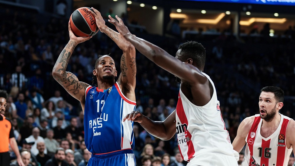 Ο «κακός δαίμονας» του Ολυμπιακού: Βλέπει «ερυθρόλευκα» και… αφηνιάζει