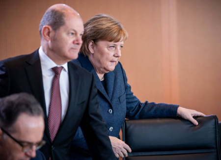 Γερμανία: Επιδοκιμάζουν την Μέρκελ, «κατακεραυνώνουν» τον Σολτς – Όλοι πέφτουν, οι ακροδεξιοί ανεβαίνουν