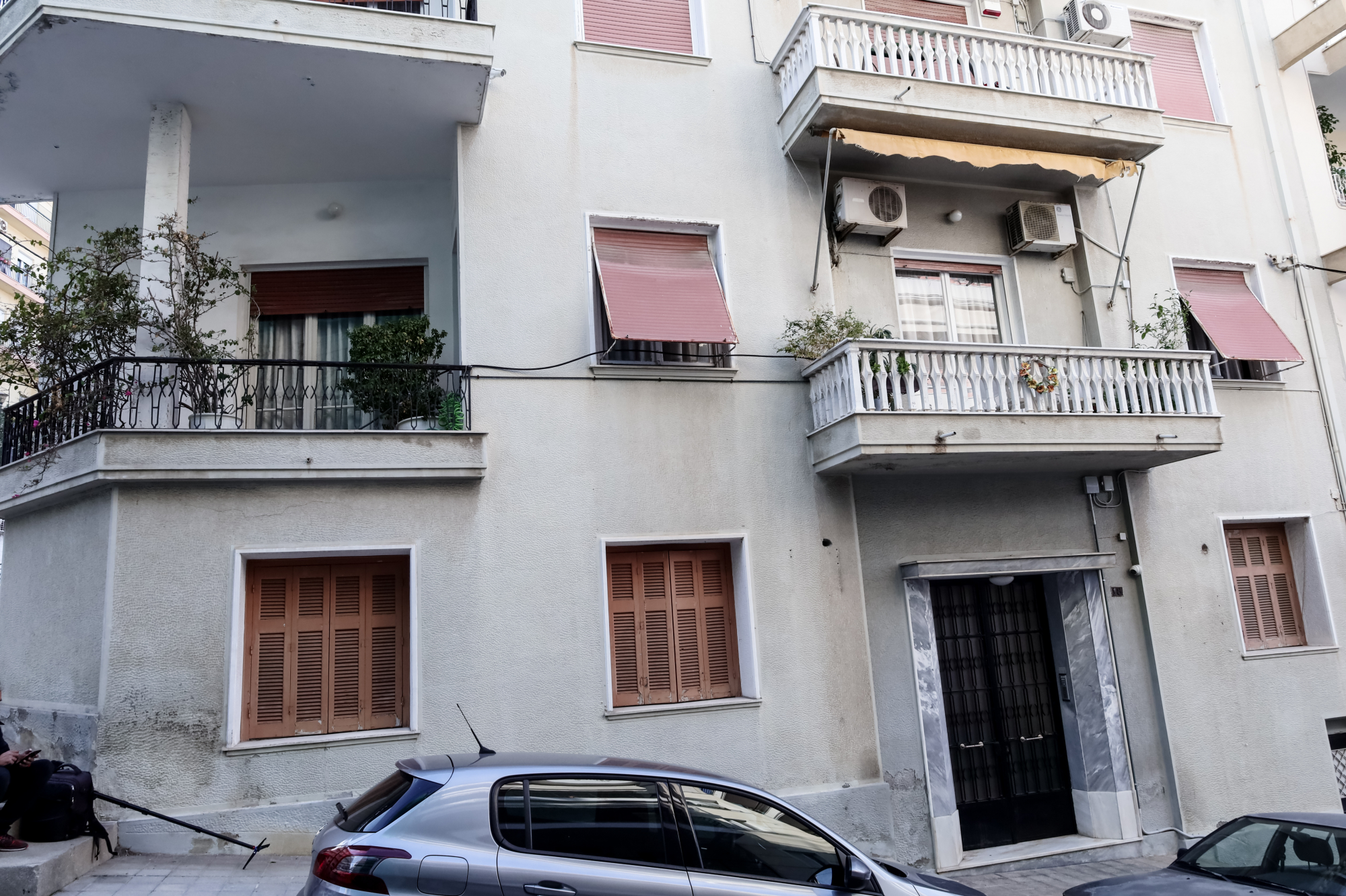 Γυναικοκτονία στον Πειραιά: Την άφησε αβοήθητη στον καναπέ και έφυγε – Η τελευταία ανάρτηση του δράστη