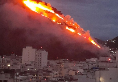Βραζιλία: Μεγάλη φωτιά στην Κοπακαμπάνα