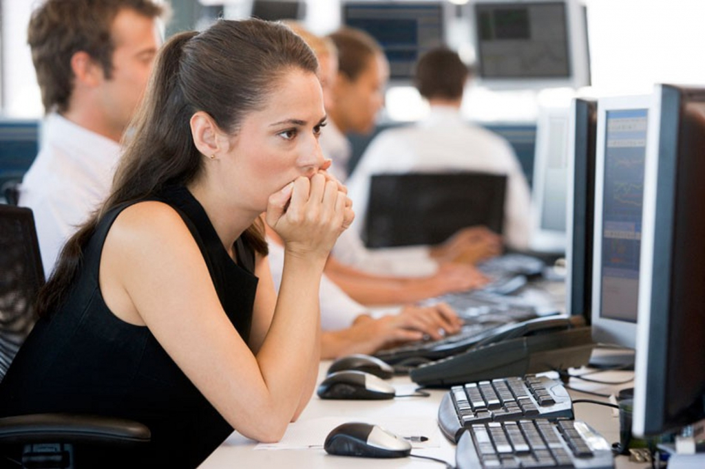 Μισθοί: Ερχονται αυξήσεις – Πόσο θα φτάσουν μέχρι το 2027