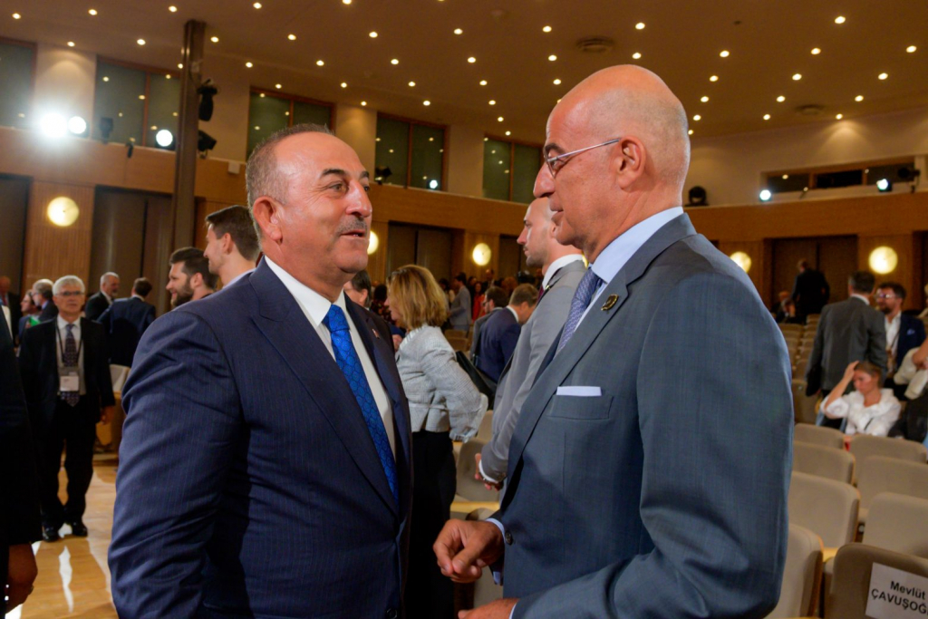 Τσαβούσογλου για Δένδια: Όπου και να πάμε, τρέχει από πίσω