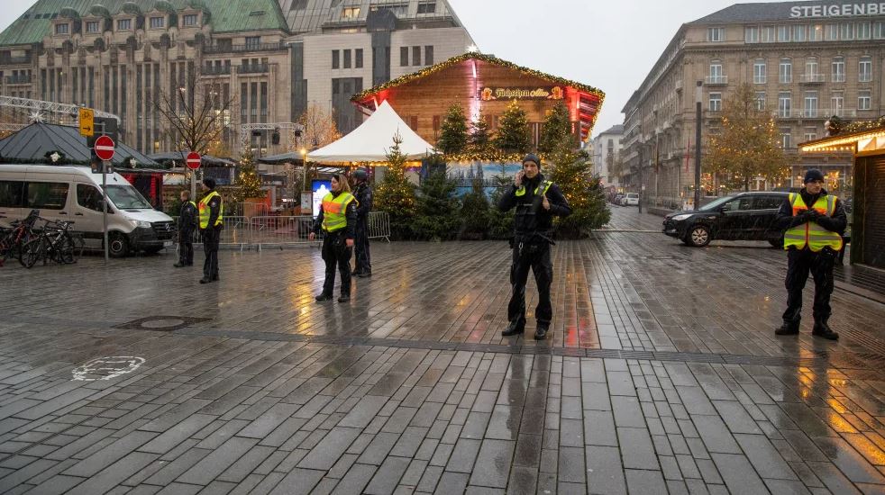 Συναγερμός στην Γερμανία: Εκκενώθηκαν οι χριστουγεννιάτικες αγορές του Ντίσελντορφ
