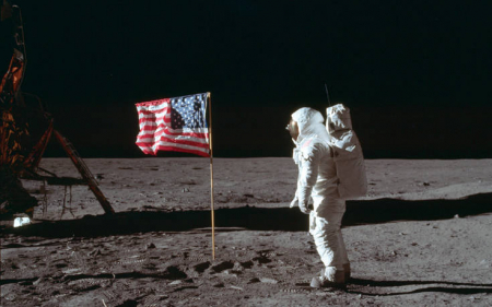Apollo 11: Αυτή είναι η πρώτη διαστημική selfie – Ζαλίζει η αξία της