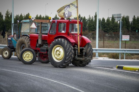 Αγρότες: Βγαίνουν τα τρακτέρ στον Ε – 65 – Πού στήνουν μπλόκο
