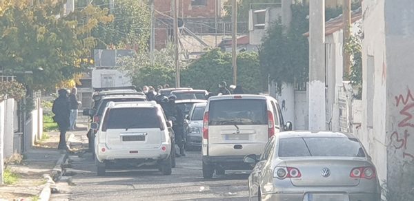 Πυροβολισμός 16χρονου: Επιχείρηση με ΟΠΚΕ, ΜΑΤ, ελικόπτερα και πυροσβεστικά στη Δυτ. Αττική