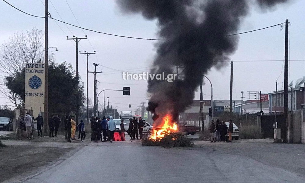 Θεσσαλονίκη: Ρομά βάζουν φωτιές και στήνουν οδοφράγματα